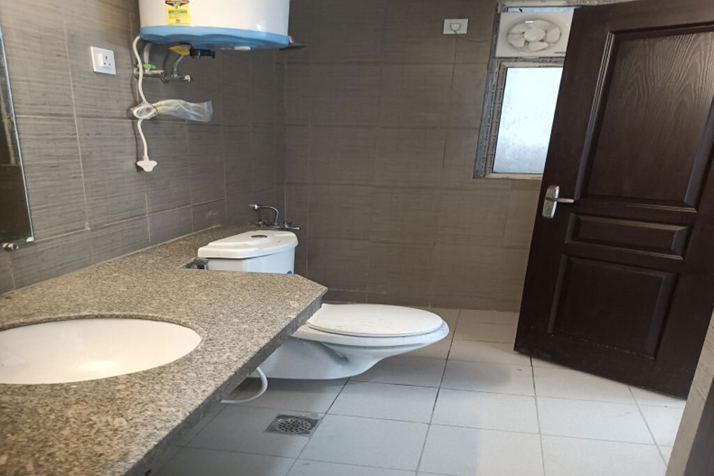 4 BHK Flats in Noida Bathroom