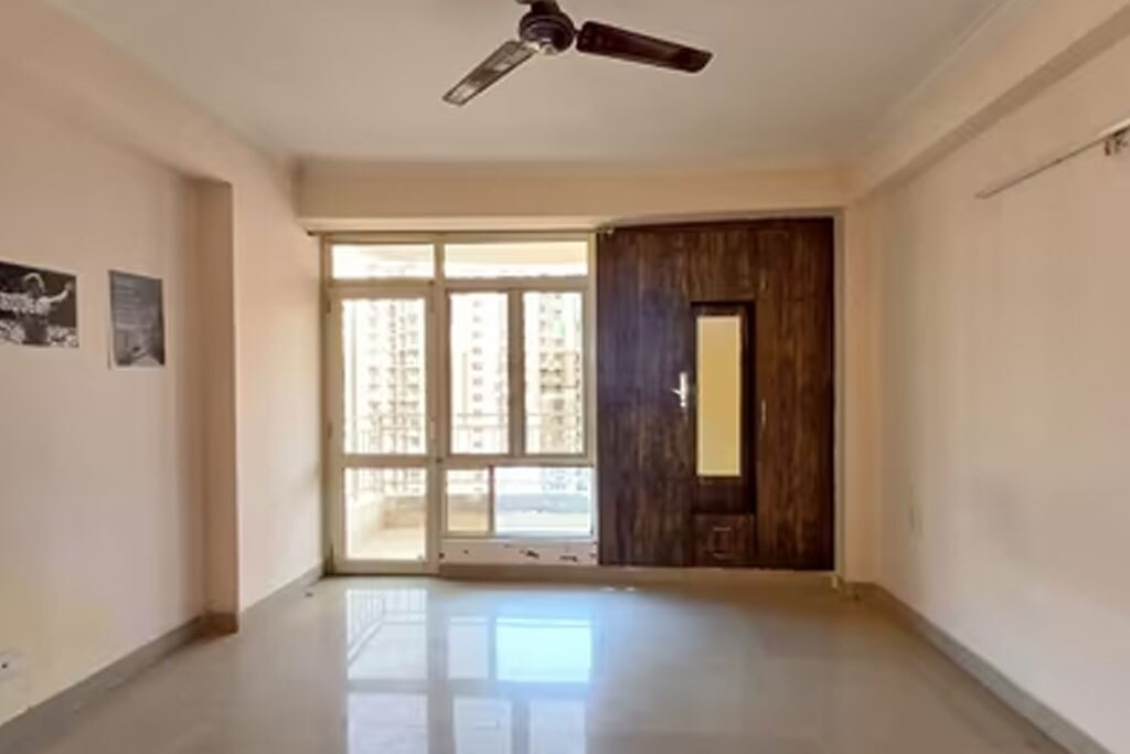 3 BHK Flats in Noida Room hall