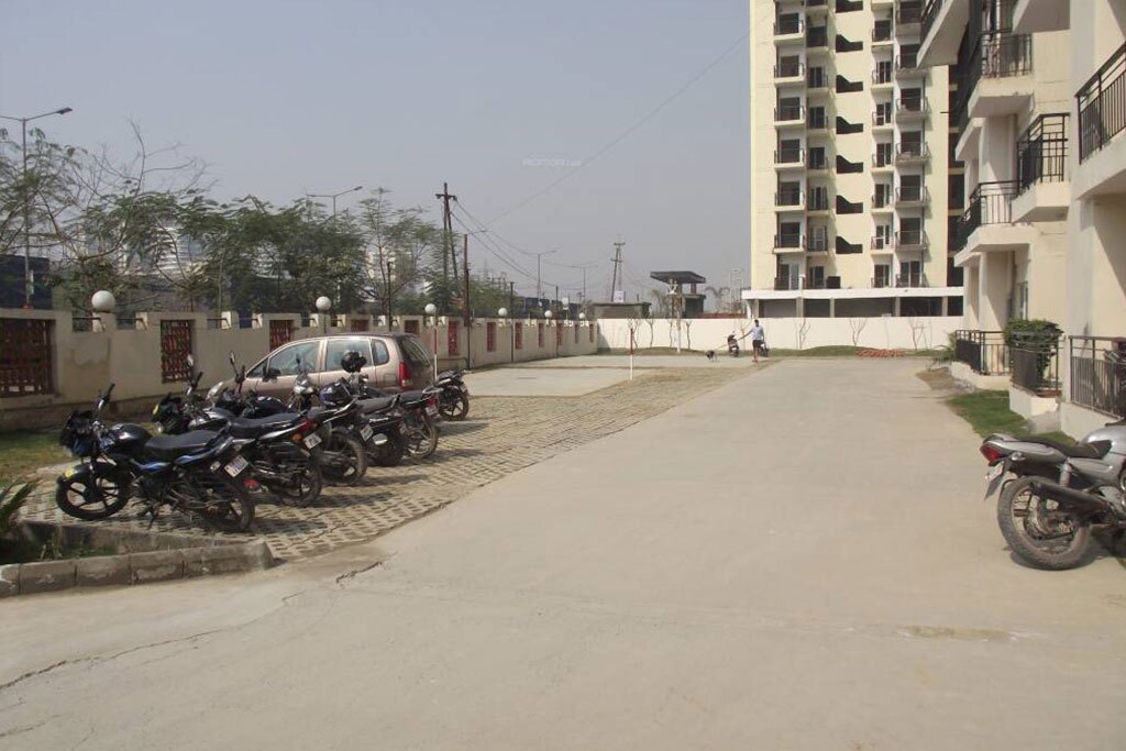 Golf City Sector 75 Noida 16 golf-city-3